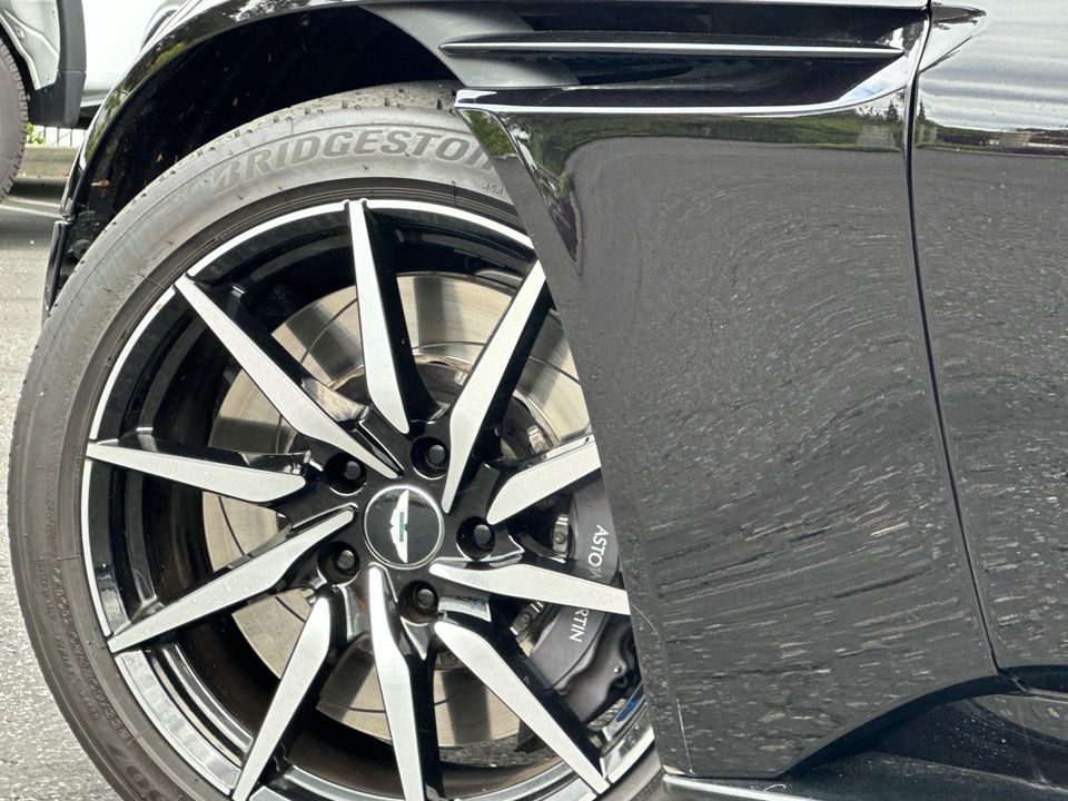 2021 Aston Martin DB11