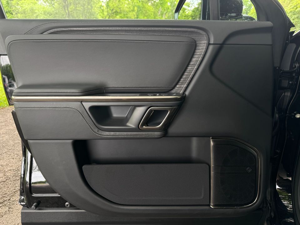 2023 Rivian R1S