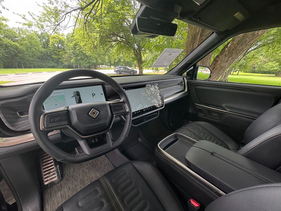 2023 Rivian R1S