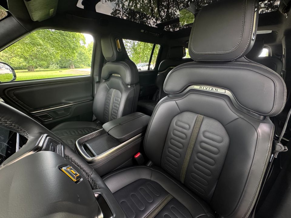 2023 Rivian R1S