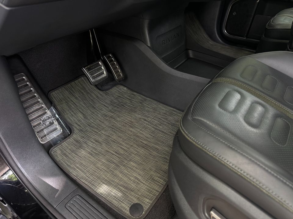2023 Rivian R1S