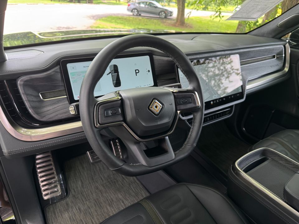 2023 Rivian R1S