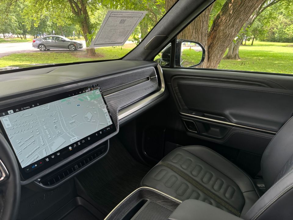 2023 Rivian R1S