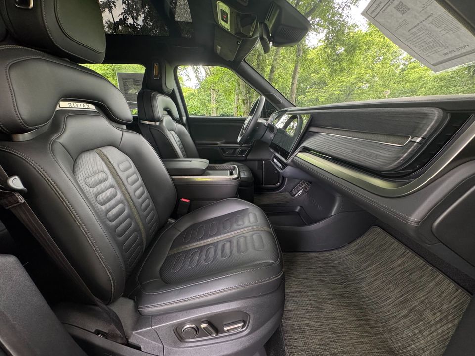 2023 Rivian R1S