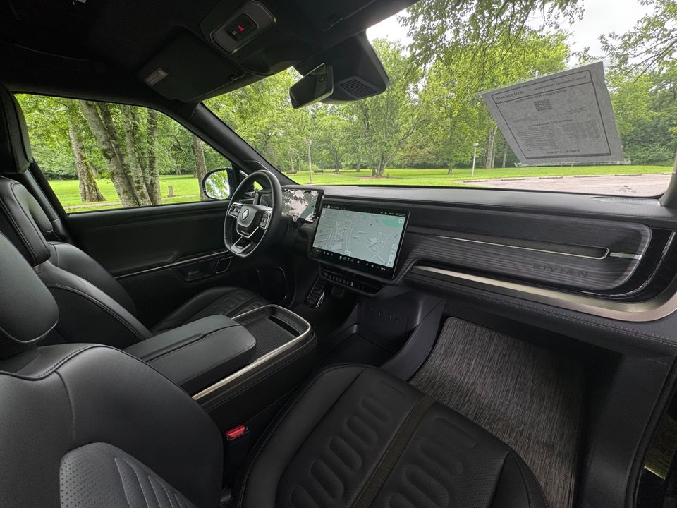 2023 Rivian R1S