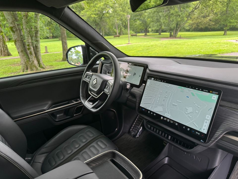 2023 Rivian R1S