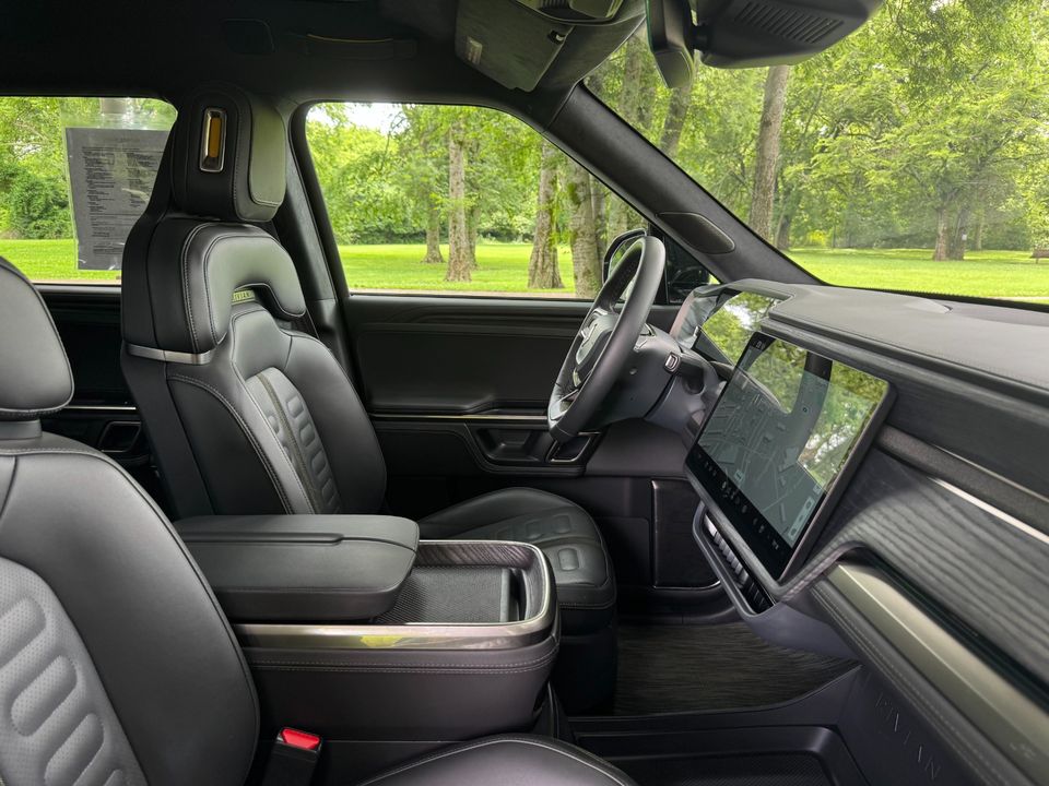 2023 Rivian R1S