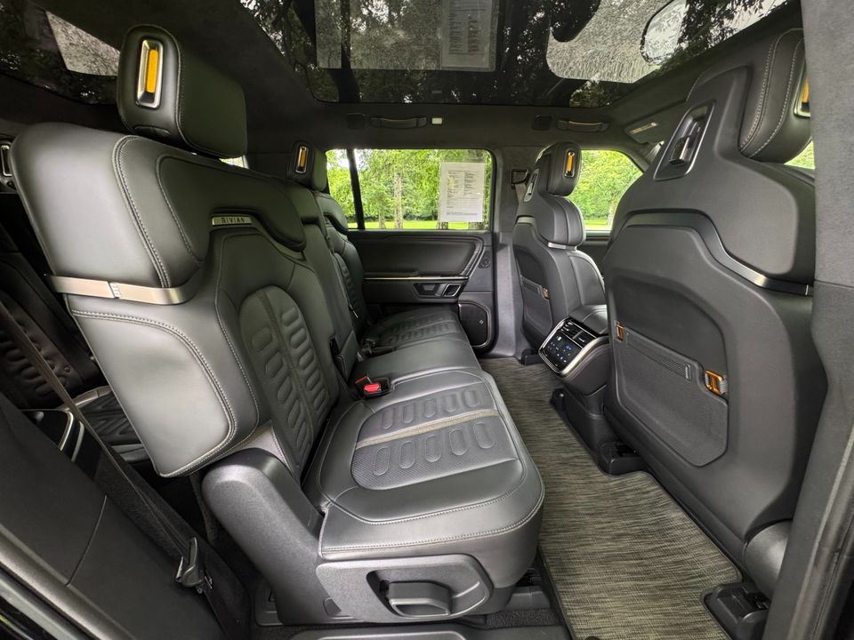 2023 Rivian R1S