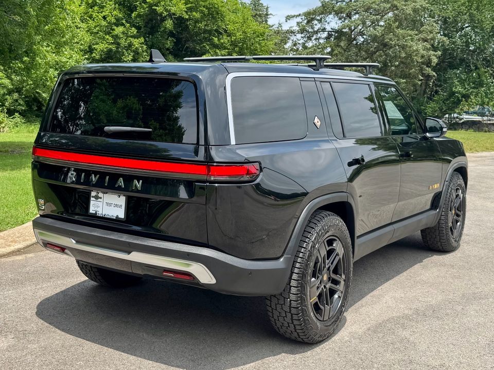 2023 Rivian R1S