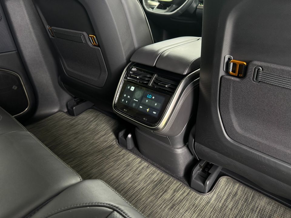 2023 Rivian R1S