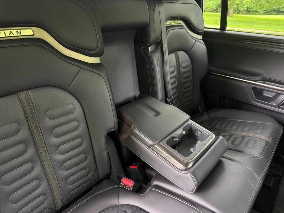 2023 Rivian R1S