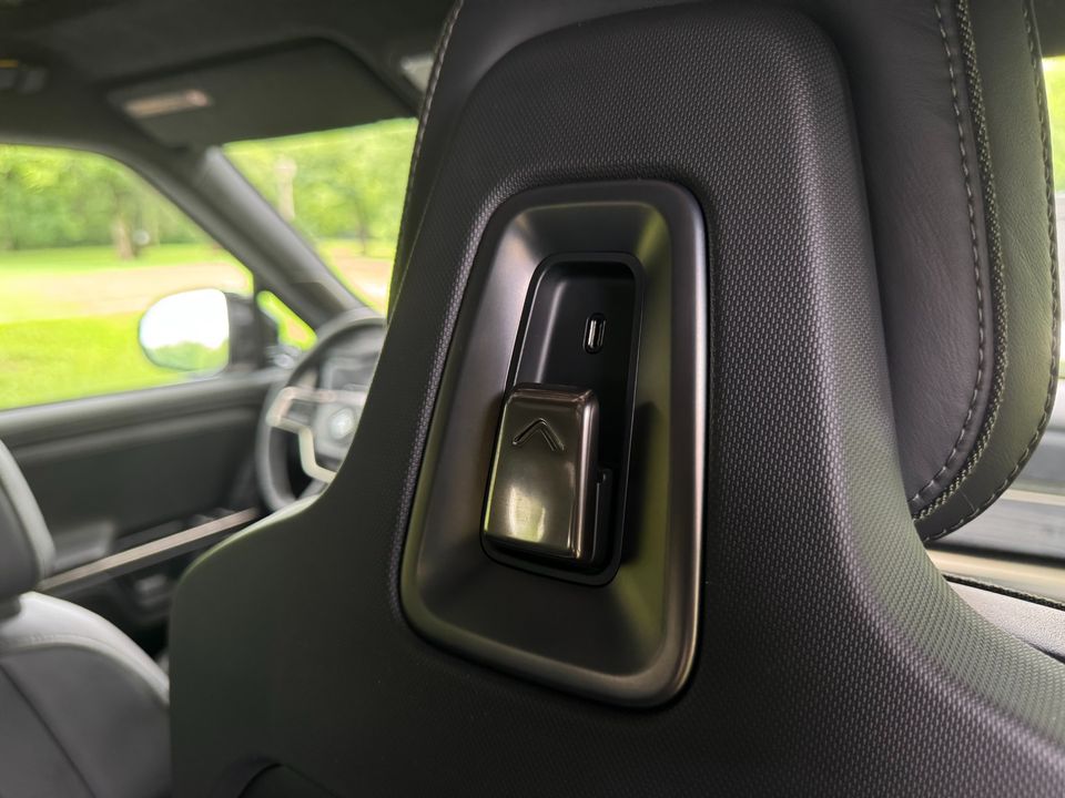2023 Rivian R1S