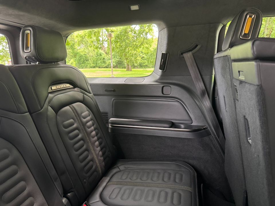 2023 Rivian R1S
