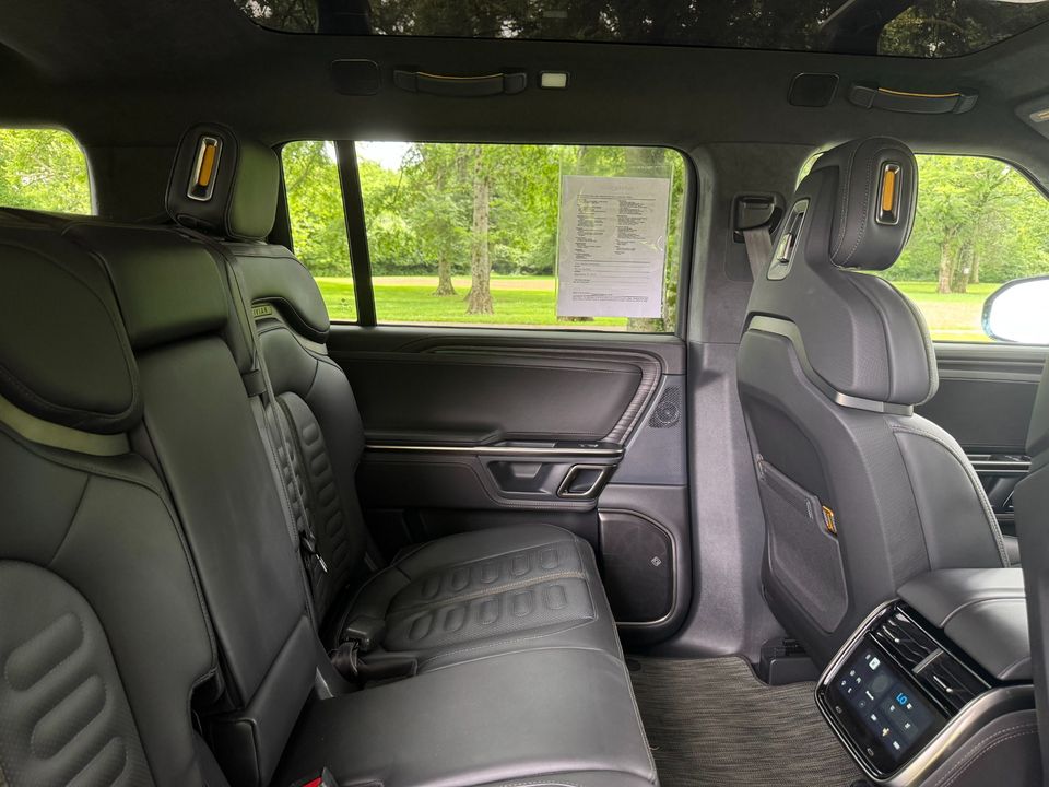 2023 Rivian R1S