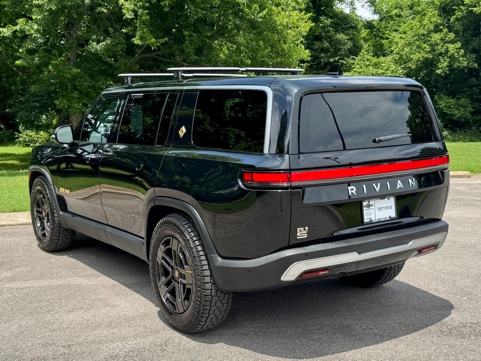 2023 Rivian R1S
