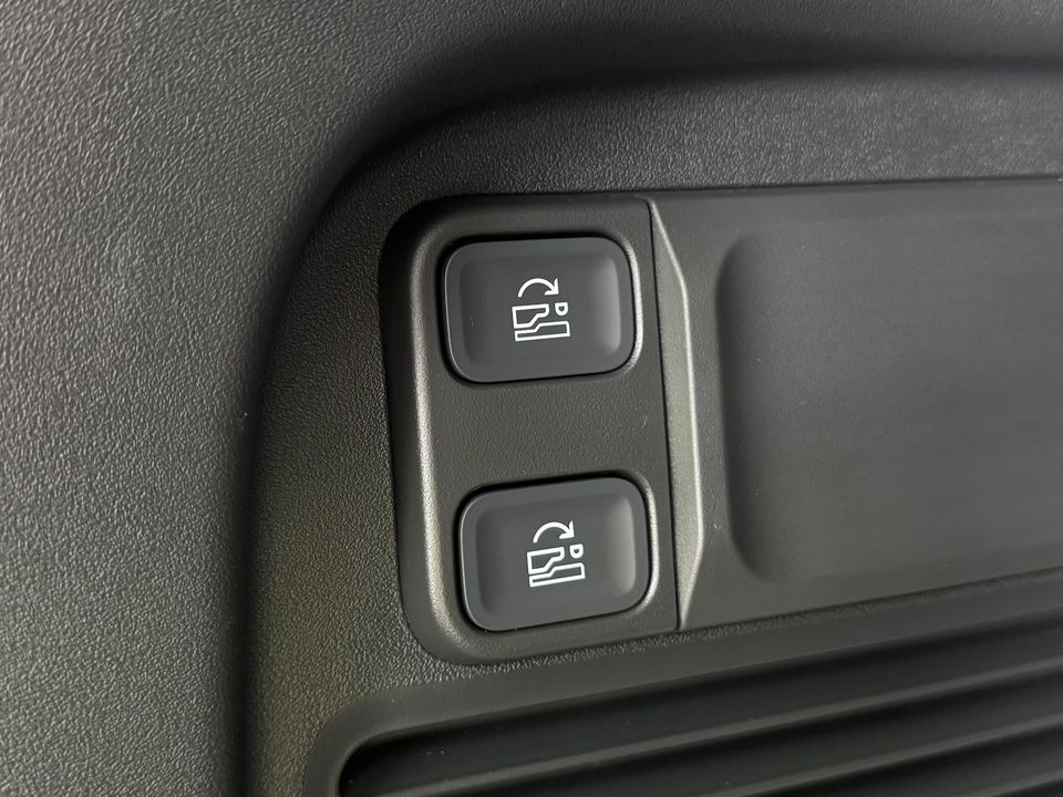 2023 Rivian R1S