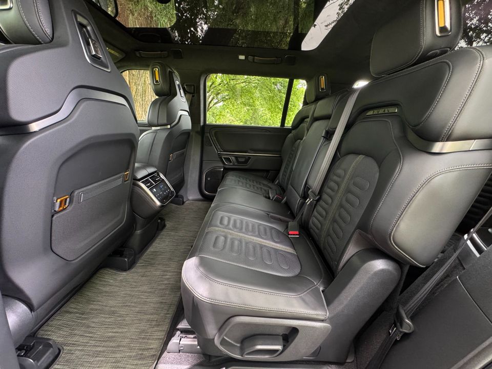 2023 Rivian R1S