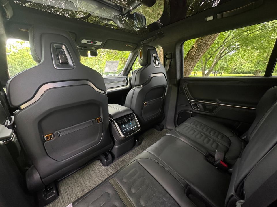 2023 Rivian R1S