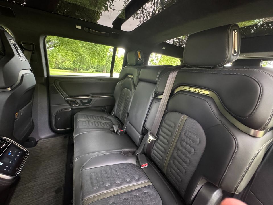 2023 Rivian R1S