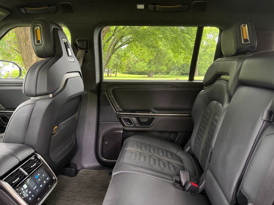 2023 Rivian R1S