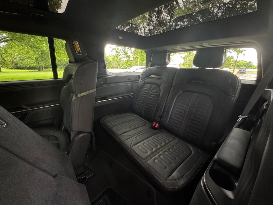 2023 Rivian R1S