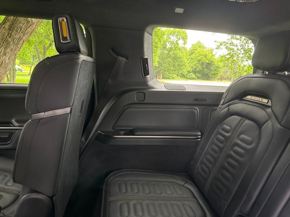 2023 Rivian R1S