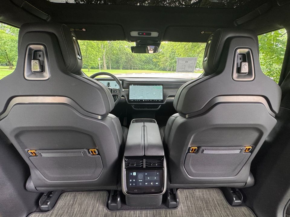 2023 Rivian R1S