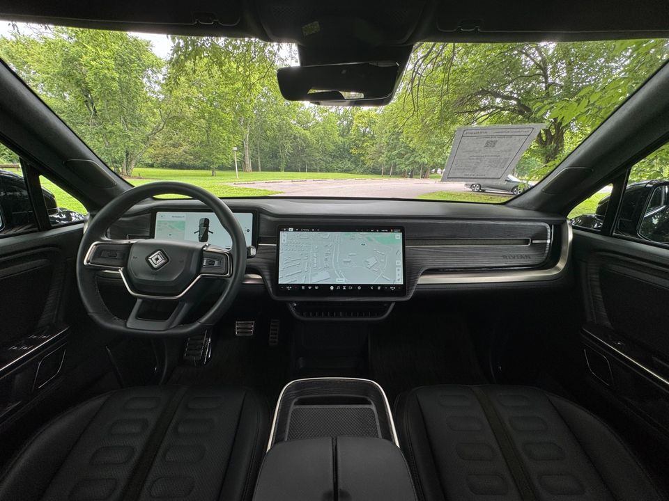 2023 Rivian R1S