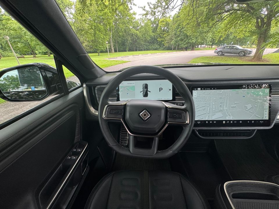 2023 Rivian R1S