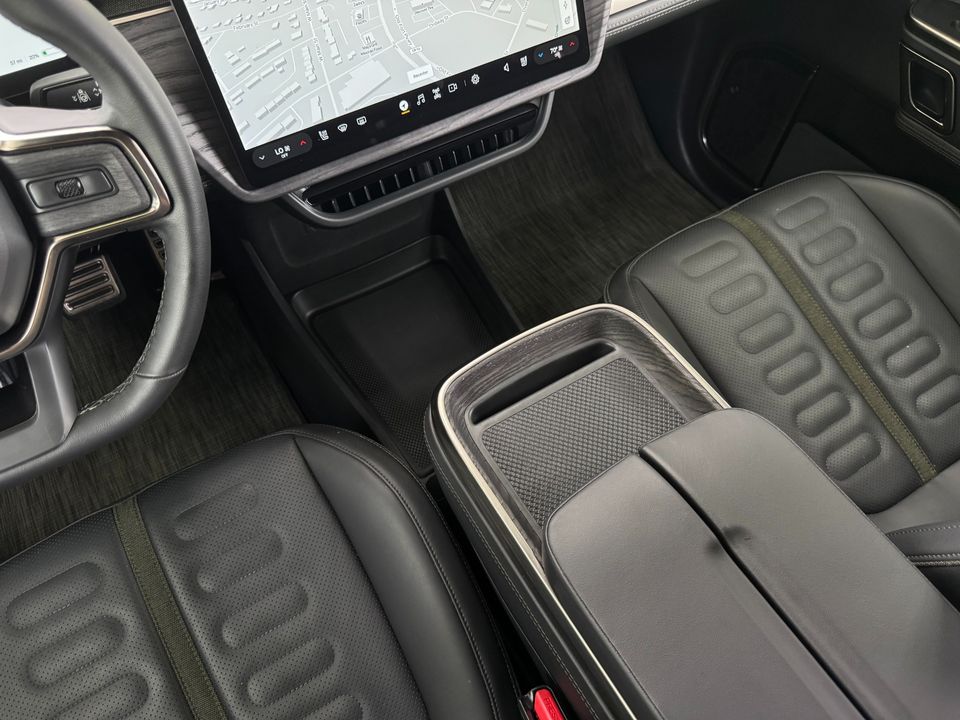 2023 Rivian R1S