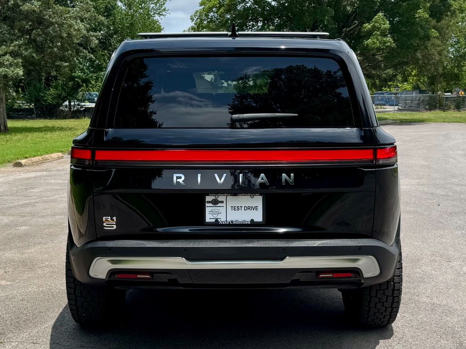 2023 Rivian R1S