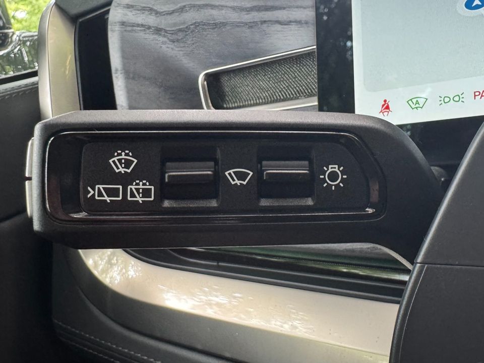 2023 Rivian R1S