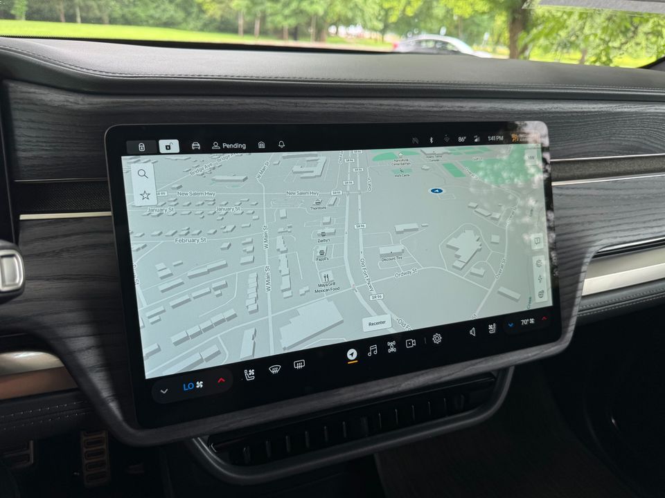 2023 Rivian R1S