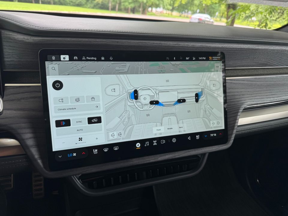 2023 Rivian R1S