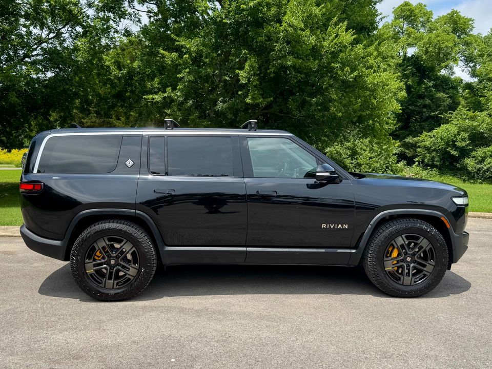 2023 Rivian R1S
