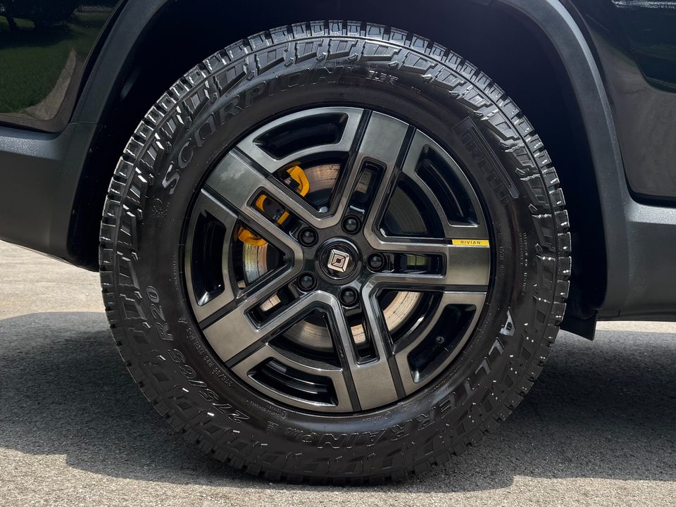 2023 Rivian R1S