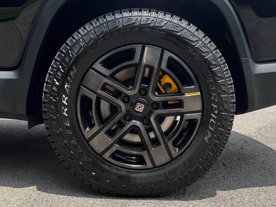 2023 Rivian R1S