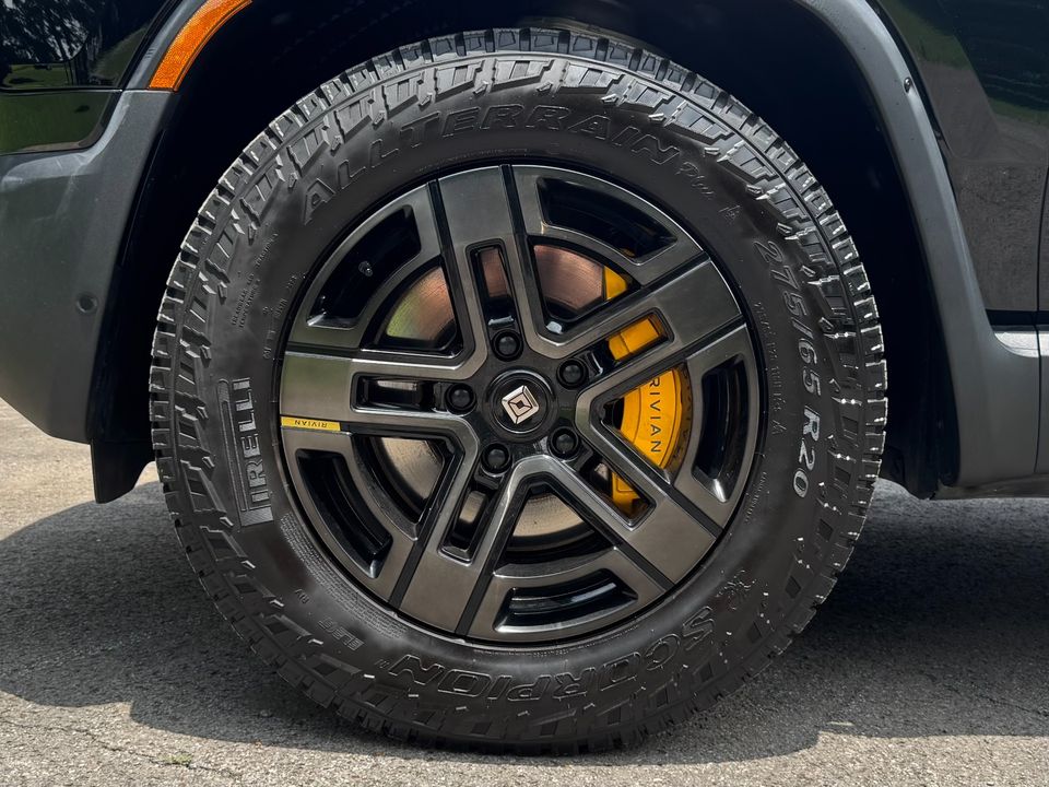 2023 Rivian R1S