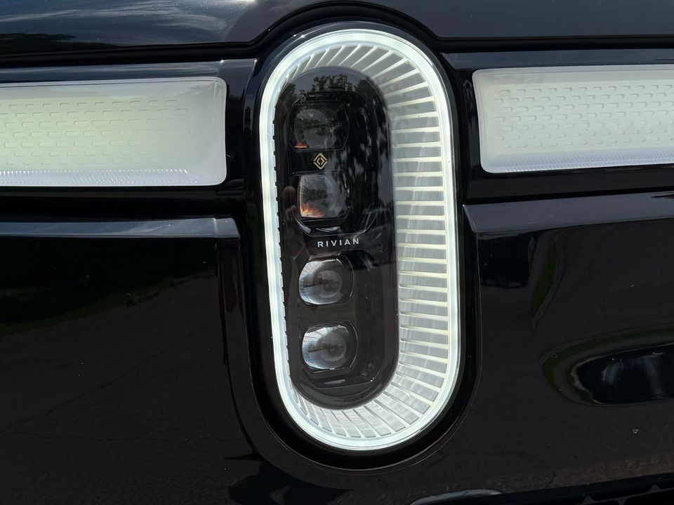 2023 Rivian R1S
