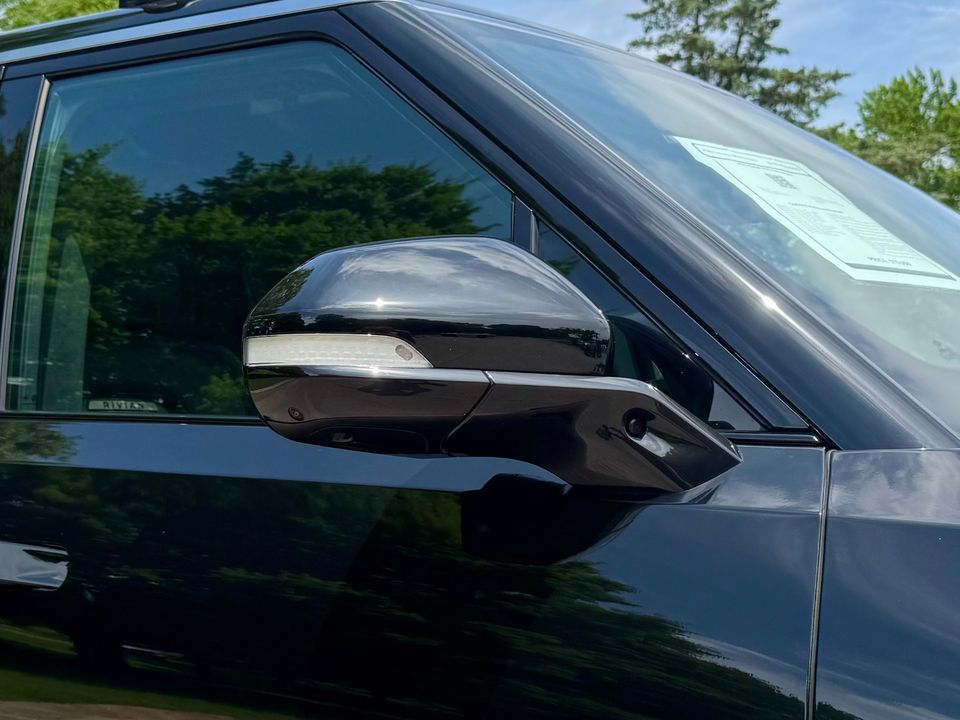 2023 Rivian R1S