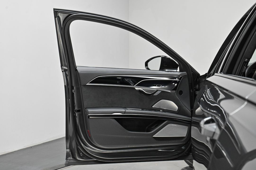 2022 Audi S8
