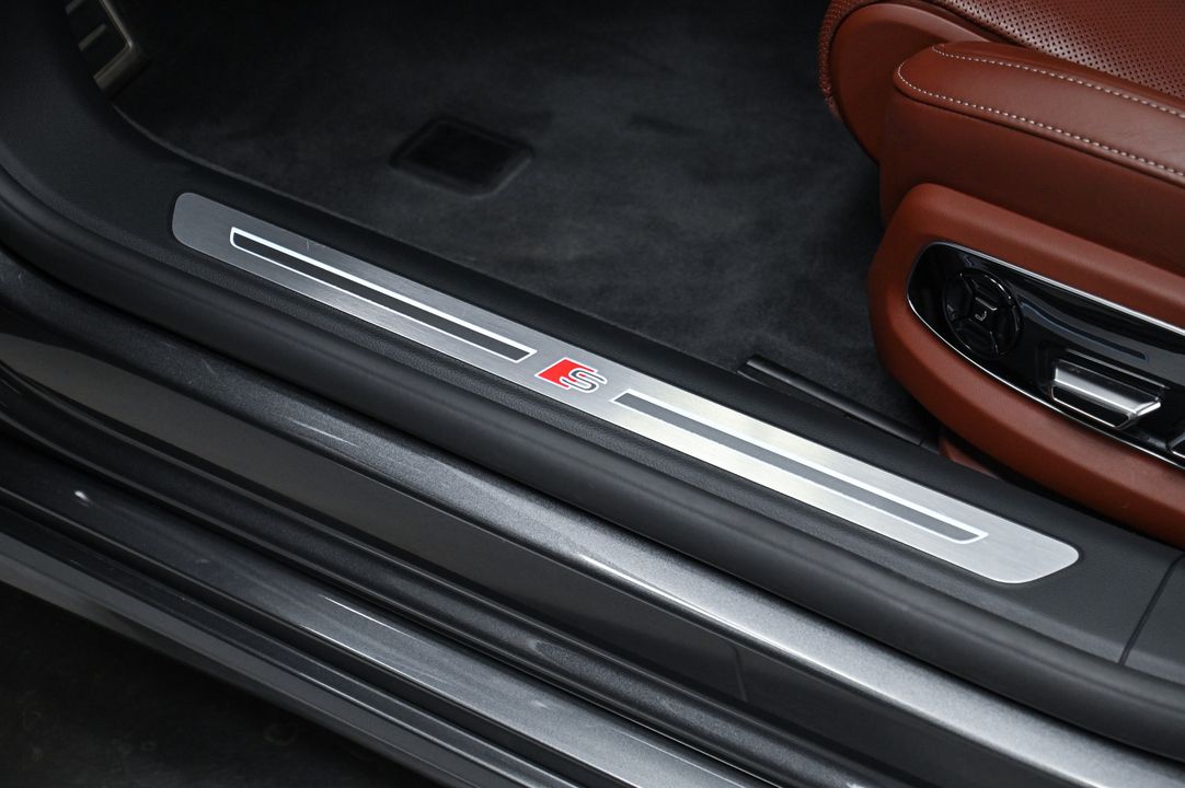 2022 Audi S8