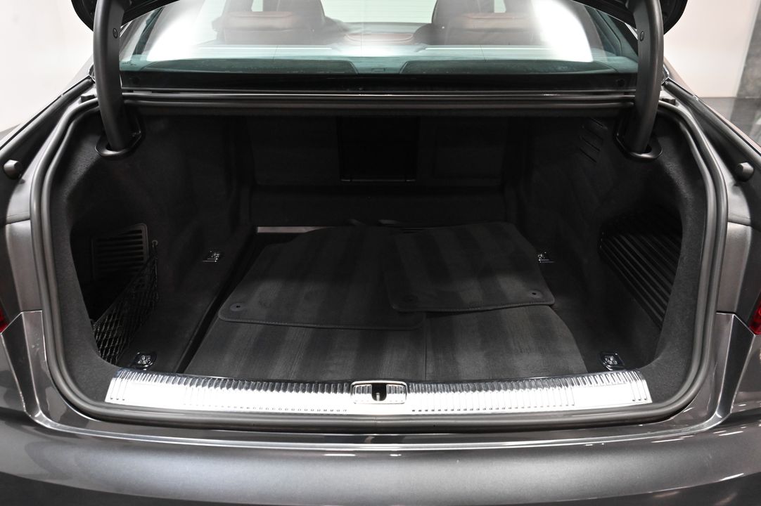 2022 Audi S8