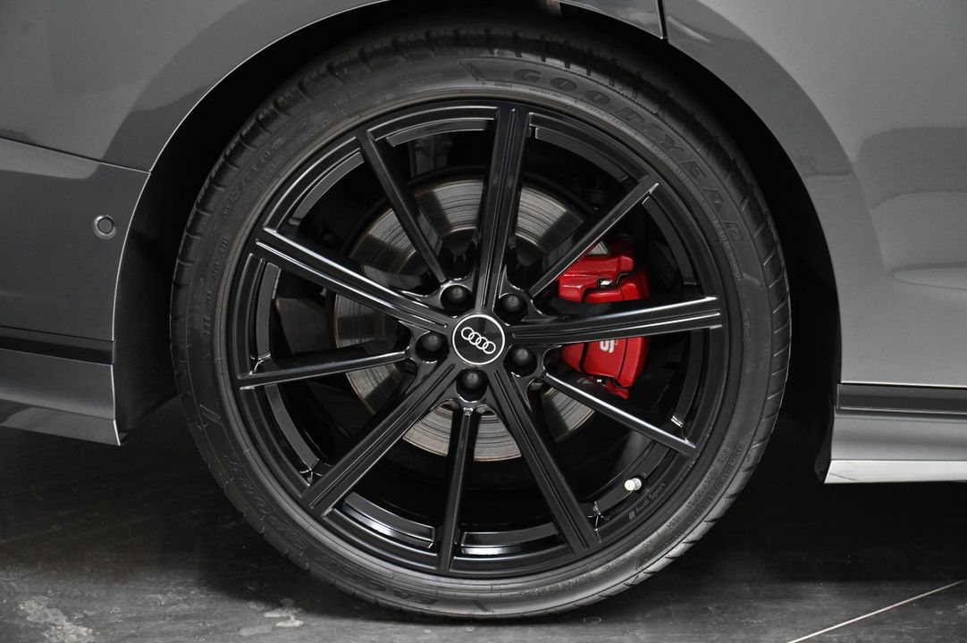 2022 Audi S8