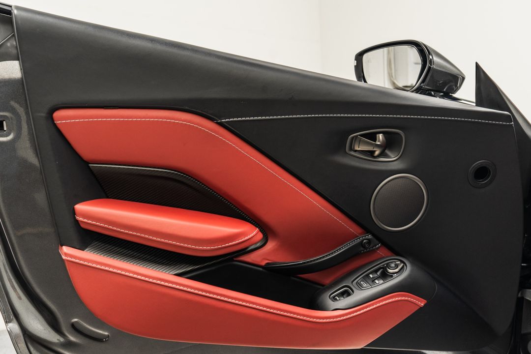 2022 Aston Martin Vantage