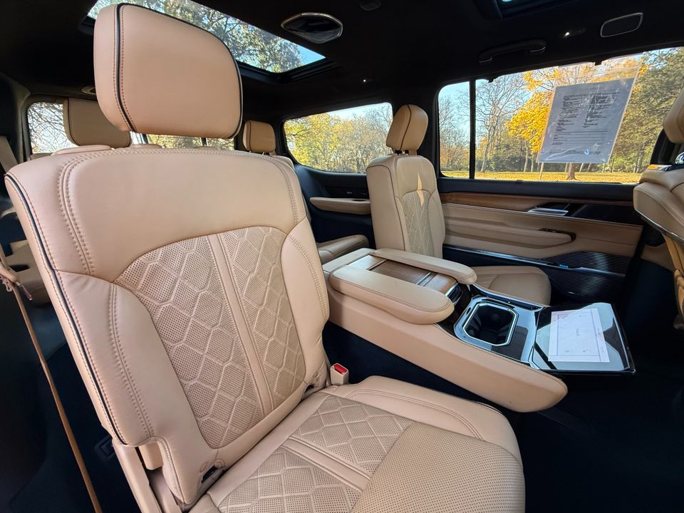 2024 Jeep Grand Wagoneer