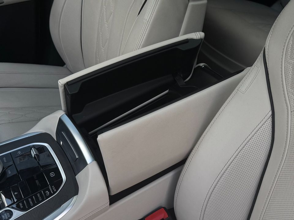 2025 BMW X7