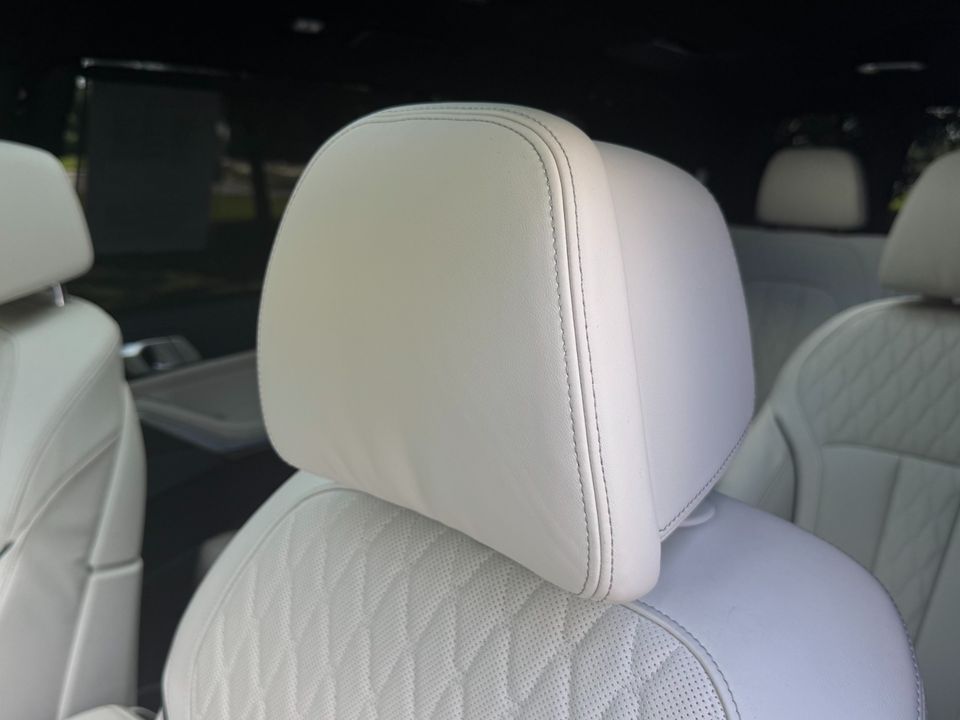 2025 BMW X7