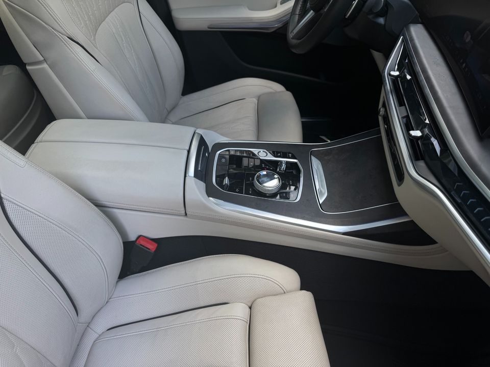 2025 BMW X7