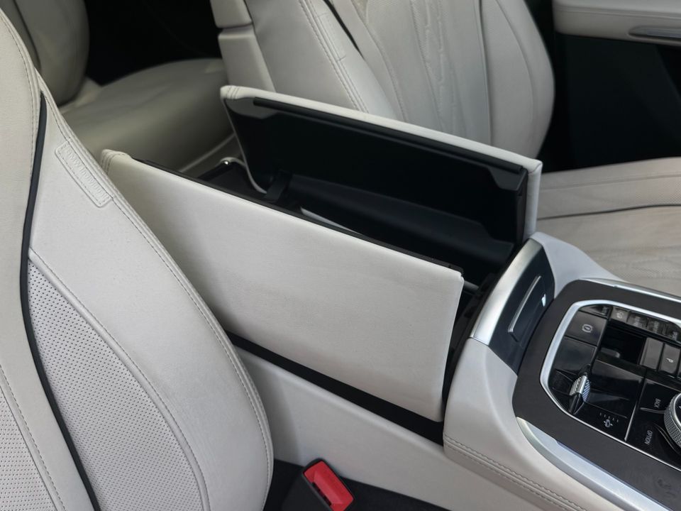 2025 BMW X7